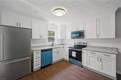 Kitchen - 531 Dafia Dr, Hampton, VA 23666 photo 2 of 2