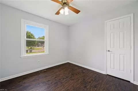 Bedroom - 531 Dafia Dr, Hampton, VA 23666 photo 2 of 2
