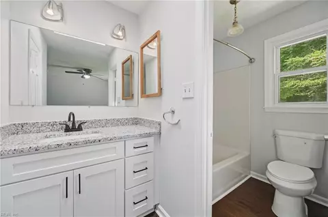 Bath - 531 Dafia Dr, Hampton, VA 23666 photo 2 of 4