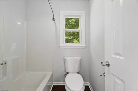 Bath - 531 Dafia Dr, Hampton, VA 23666 photo 3 of 4