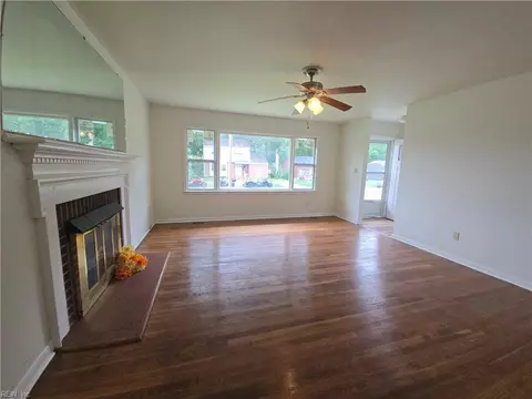 Living - 100 Prince James Dr, Hampton, VA 23669 photo 3 of 4