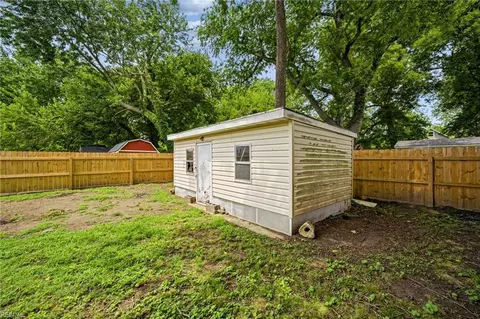 Exterior - 312 S Curry St, Hampton, VA 23663 photo 5 of 6