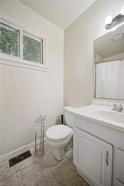 Bath - 312 S Curry St, Hampton, VA 23663 photo 2 of 2