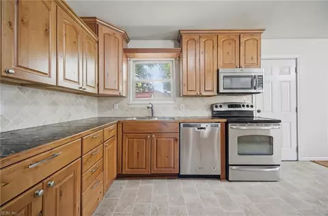 Kitchen - 312 S Curry St, Hampton, VA 23663 photo 2 of 2