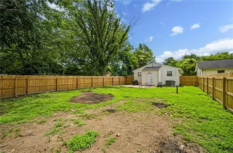 Exterior - 312 S Curry St, Hampton, VA 23663 photo 4 of 6