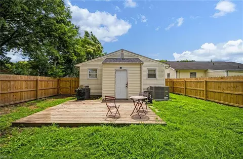Exterior - 312 S Curry St, Hampton, VA 23663 photo 3 of 6
