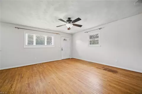 Living - 312 S Curry St, Hampton, VA 23663 photo 2 of 3