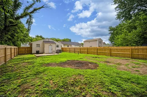 Exterior - 312 S Curry St, Hampton, VA 23663 photo 2 of 6