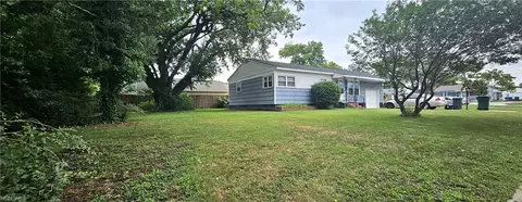 5 Matoaka Ln, Newport News, VA 23606