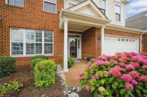 1517 Eagle Glen Dr, Chesapeake, VA 23322