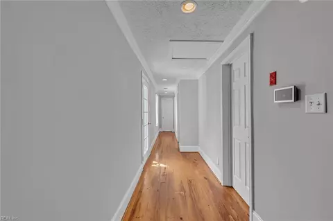 Entry Way - 329 Center St, Hampton, VA 23669 photo 4 of 5