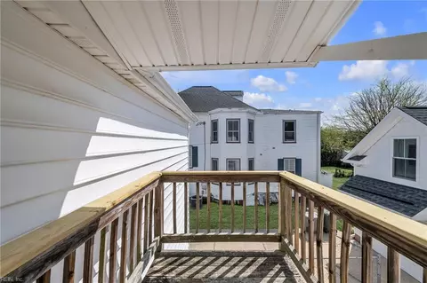 Exterior - 329 Center St, Hampton, VA 23669 photo 6 of 7