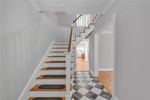 Entry Way - 329 Center St, Hampton, VA 23669 photo 1 of 5