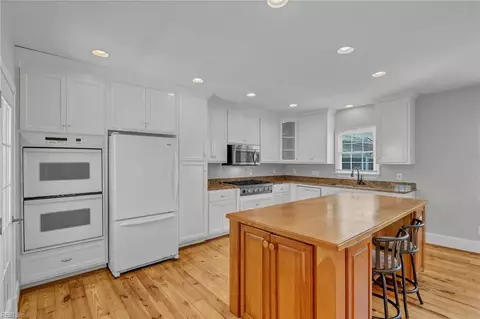 Kitchen - 329 Center St, Hampton, VA 23669 photo 2 of 2