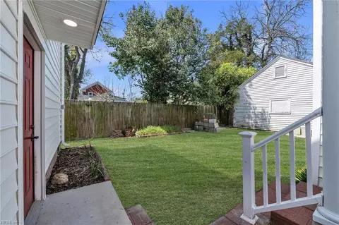 Exterior - 329 Center St, Hampton, VA 23669 photo 5 of 7