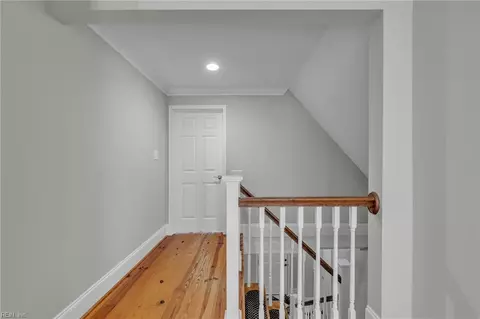 Entry Way - 329 Center St, Hampton, VA 23669 photo 3 of 5