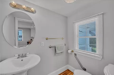 Bath - 329 Center St, Hampton, VA 23669 photo 1 of 5