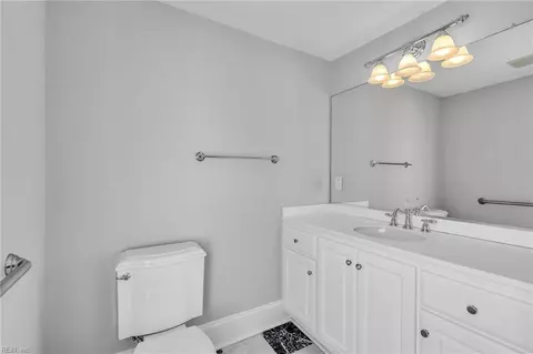 Bath - 329 Center St, Hampton, VA 23669 photo 3 of 5