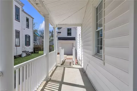 Exterior - 329 Center St, Hampton, VA 23669 photo 3 of 7