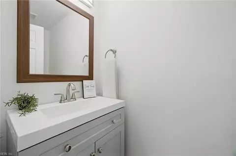 Bath - 7 Madrone Pl, Hampton, VA 23666 photo 1 of 3