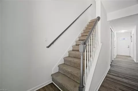 Entry Way - 7 Madrone Pl, Hampton, VA 23666 photo 2 of 2