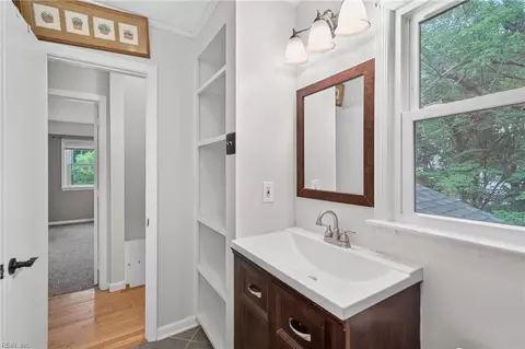 Bath - 158 Saunders Rd, Hampton, VA 23666 photo 3 of 3