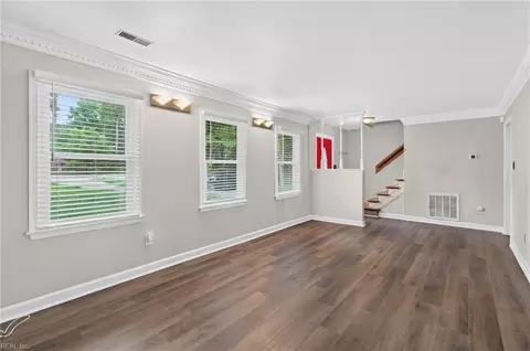 Living - 158 Saunders Rd, Hampton, VA 23666 photo 2 of 4