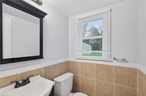 Bath - 158 Saunders Rd, Hampton, VA 23666 photo 1 of 3