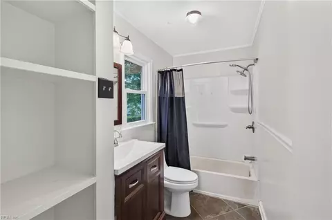 Bath - 158 Saunders Rd, Hampton, VA 23666 photo 2 of 3