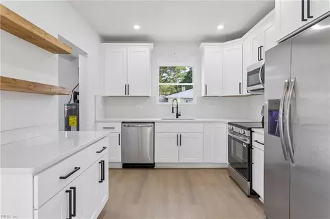Kitchen - 6015 Hampton Blvd, Norfolk, VA 23508 photo 3 of 5