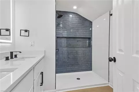 Bath - 6015 Hampton Blvd, Norfolk, VA 23508 photo 3 of 4