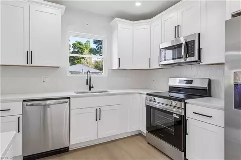 Kitchen - 6015 Hampton Blvd, Norfolk, VA 23508 photo 4 of 5