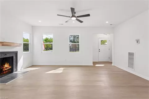 Living - 6015 Hampton Blvd, Norfolk, VA 23508 photo 4 of 5
