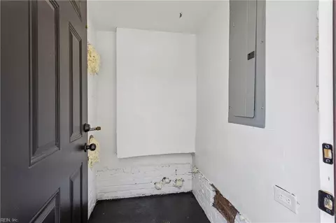 Entry Way - 6015 Hampton Blvd, Norfolk, VA 23508 photo 5 of 5
