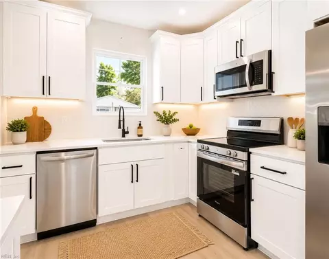 Kitchen - 6015 Hampton Blvd, Norfolk, VA 23508 photo 2 of 5