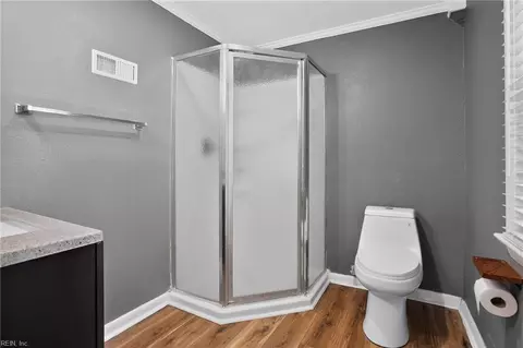 Bath - 1527 Grove St, Hampton, VA 23664 photo 3 of 3