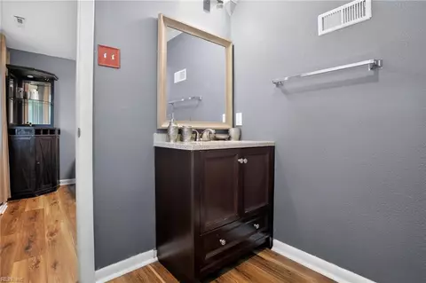 Bath - 1527 Grove St, Hampton, VA 23664 photo 2 of 3