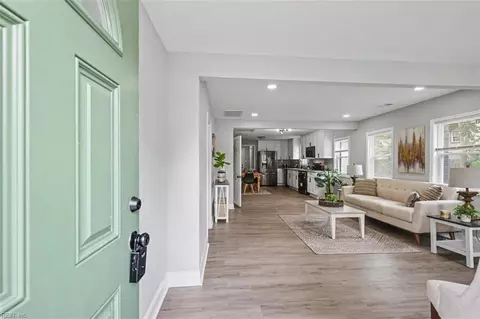 Entry Way - 905 Butt St, Chesapeake, VA 23324 photo 1 of 5