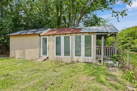 Exterior - 905 Butt St, Chesapeake, VA 23324 photo 3 of 5