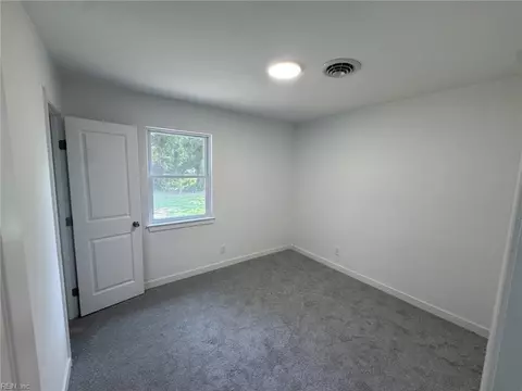 1018 Rowe St, Hampton, VA 23669 photo 12