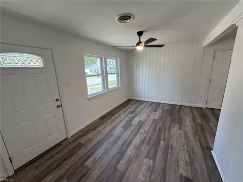 1018 Rowe St, Hampton, VA 23669 photo 4