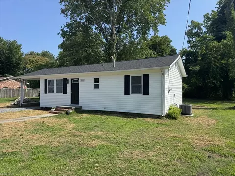 1018 Rowe St, Hampton, VA 23669 photo 2