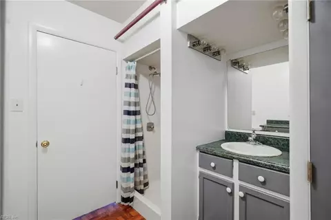 Bath - 224 N First St, Hampton, VA 23664 photo 5 of 5