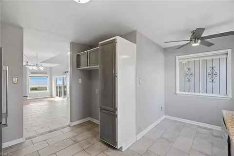 Entry Way - 224 N First St, Hampton, VA 23664 photo 1 of 2