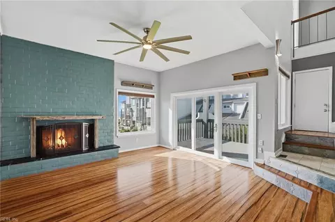 Living - 224 N First St, Hampton, VA 23664 photo 3 of 7