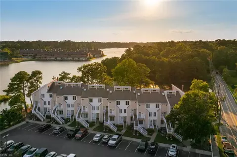 100 Pinewood Rd #329, Virginia Beach, VA 23451