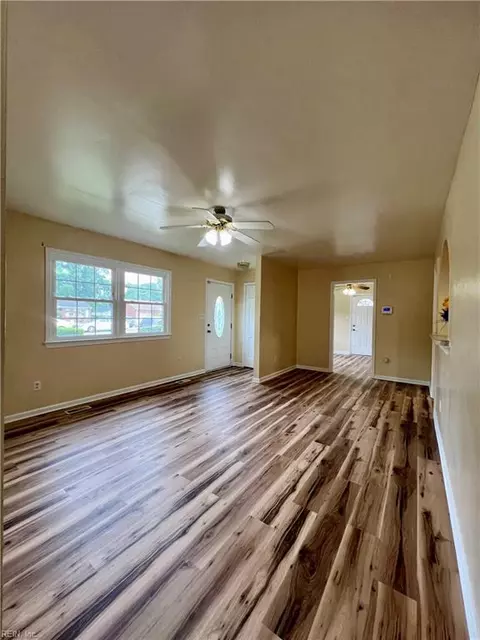 Living - 8 Sheralyn Pl, Hampton, VA 23666 photo 2 of 3