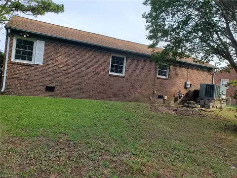 Exterior - 8 Sheralyn Pl, Hampton, VA 23666 photo 4 of 6