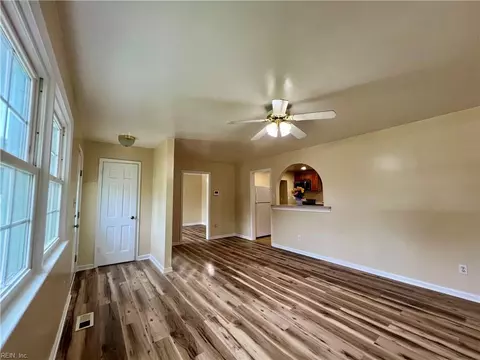 Living - 8 Sheralyn Pl, Hampton, VA 23666 photo 1 of 3