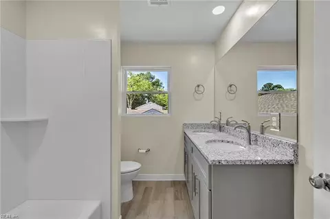 Bath - 3404 Hardee Ct, Hampton, VA 23666 photo 3 of 3